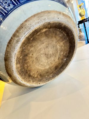 A large Chinese blue and white 'peony scroll' fish bowl, Qianlong/Jiaqing — 照片 10
