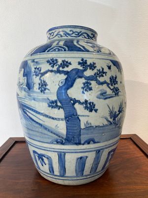 A large Chinese blue and white 'pheasant' jar, Ming — photo 2