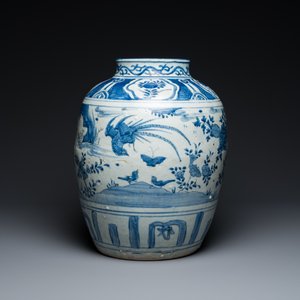 A large Chinese blue and white 'pheasant' jar, Ming — photo 3