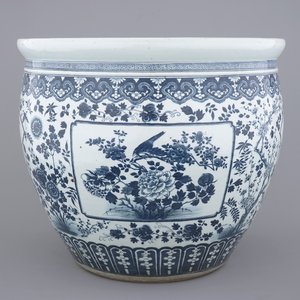 A large Chinese blue and white porcelain fish bowl, 19th C. — photo 1