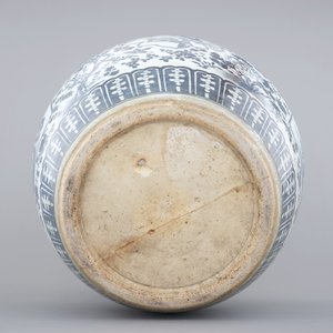A large Chinese blue and white porcelain fish bowl, 19th C. — photo 6