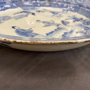 A large Chinese blue and white 'Romance of the Western chamber' dish, Qianlong — 照片 4