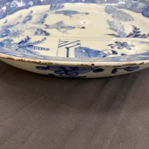 A large Chinese blue and white 'Romance of the Western chamber' dish, Qianlong — photo 9