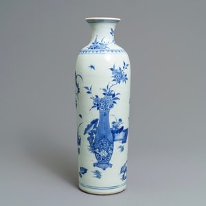 A large Chinese blue and white rouleau vase with flower vases, Transitional period — photo 1