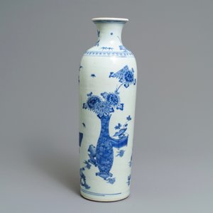 A large Chinese blue and white rouleau vase with flower vases, Transitional period — photo 3