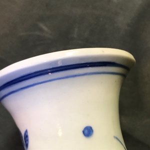 A large Chinese blue and white rouleau vase with flower vases, Transitional period — photo 9