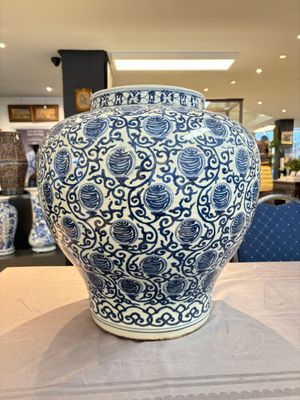 A large Chinese blue and white 'shou' jar, Wanli mark, 20th C. — photo 2