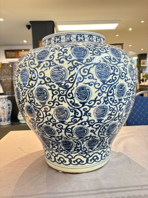 A large Chinese blue and white 'shou' jar, Wanli mark, 20th C. — photo 3