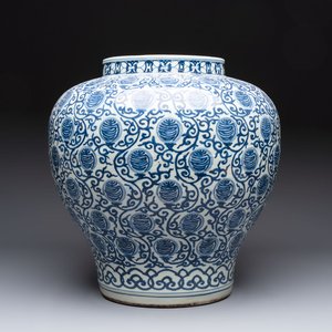 A large Chinese blue and white 'shou' jar, Wanli mark, 20th C. — photo 1