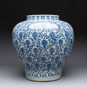 A large Chinese blue and white 'shou' jar, Wanli mark, 20th C. — photo 3