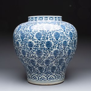 A large Chinese blue and white 'shou' jar, Wanli mark, 20th C. — photo 4