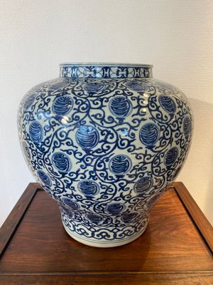 A large Chinese blue and white 'Shou' jar, Wanli mark but probably Republic — 照片 1