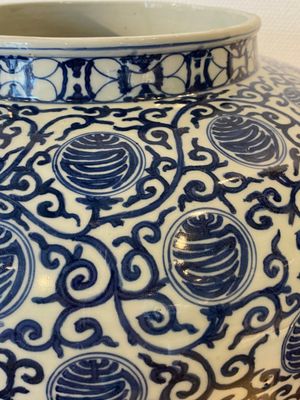 A large Chinese blue and white 'Shou' jar, Wanli mark but probably Republic — 照片 4