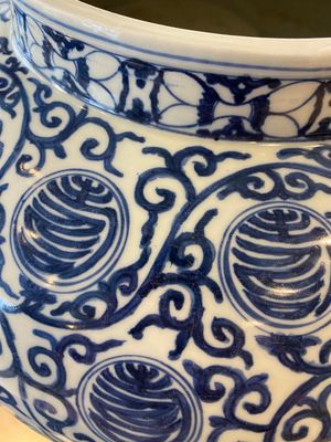 A large Chinese blue and white 'Shou' jar, Wanli mark but probably Republic — 照片 8