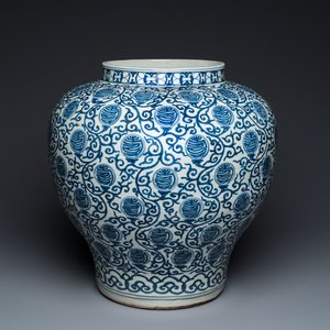 A large Chinese blue and white 'Shou' jar, Wanli mark but probably Republic — 照片 1