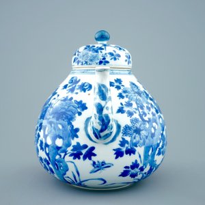 A large Chinese blue and white teapot and cover with peacocks, Kangxi — 照片 2