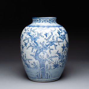 A large Chinese blue and white 'Three Friends of Winter' vase, Jiajing — 照片 1