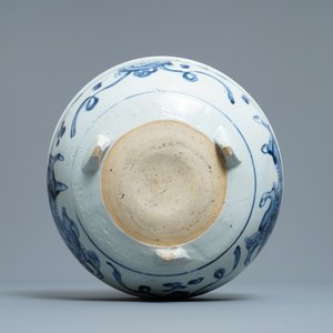 A large Chinese blue and white tripod censer, Ming — photo 7