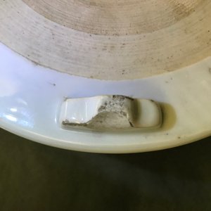 A large Chinese blue and white tripod censer with figures in a landscape, Kangxi — photo 8