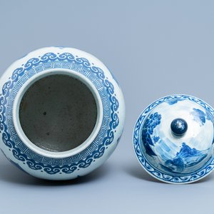 A large Chinese blue and white vase and cover, 19th C. — 照片 5
