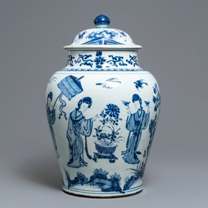 A large Chinese blue and white vase and cover, Kangxi — 照片 1