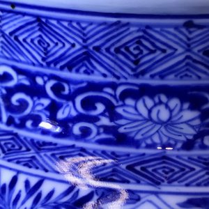 A large Chinese blue and white vase and cover, Kangxi — 照片 26