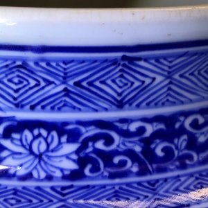 A large Chinese blue and white vase and cover, Kangxi — 照片 29