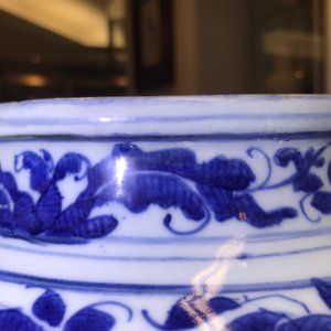 A large Chinese blue and white vase and cover with figurative medallions, Wanli, Ming — photo 13