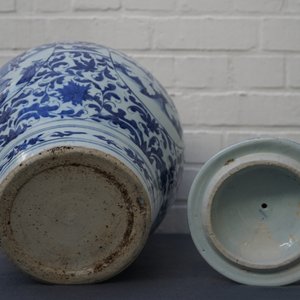 A large Chinese blue and white vase and cover with figurative medallions, Wanli, Ming — photo 24