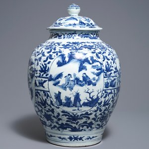 A large Chinese blue and white vase and cover with figurative medallions, Wanli, Ming — photo 4