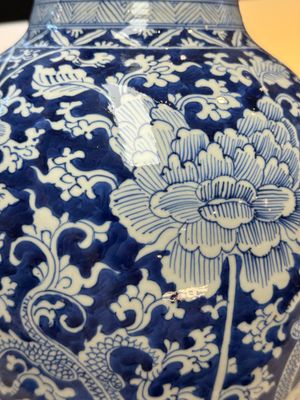A large Chinese blue and white vase with dragons, peonies and antiquities, Johanneum mark, ex-collection of August the Strong, Kangxi — photo 15
