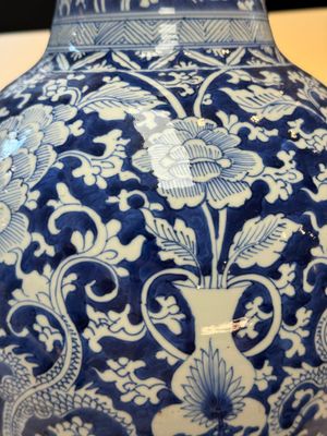 A large Chinese blue and white vase with dragons, peonies and antiquities, Johanneum mark, ex-collection of August the Strong, Kangxi — photo 17