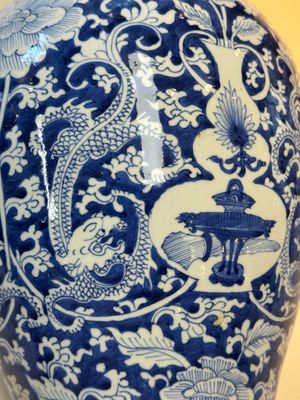 A large Chinese blue and white vase with dragons, peonies and antiquities, Johanneum mark, ex-collection of August the Strong, Kangxi — photo 18