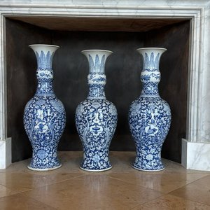 A large Chinese blue and white vase with dragons, peonies and antiquities, Johanneum mark, ex-collection of August the Strong, Kangxi — photo 11