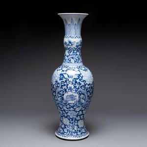 A large Chinese blue and white vase with dragons, peonies and antiquities, Johanneum mark, ex-collection of August the Strong, Kangxi — photo 4