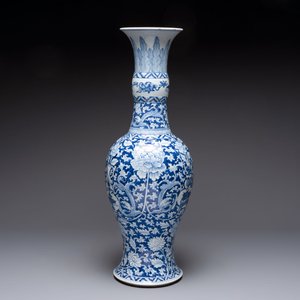 A large Chinese blue and white vase with dragons, peonies and antiquities, Johanneum mark, ex-collection of August the Strong, Kangxi — photo 7