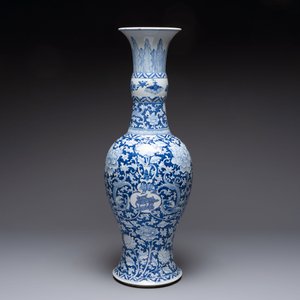 A large Chinese blue and white vase with dragons, peonies and antiquities, Johanneum mark, ex-collection of August the Strong, Kangxi — photo 8