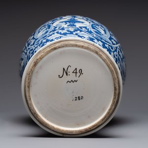 A large Chinese blue and white vase with dragons, peonies and antiquities, Johanneum mark, ex-collection of August the Strong, Kangxi — photo 10
