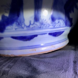 A large Chinese blue and white vase with figurative design, Transitional period — 照片 14