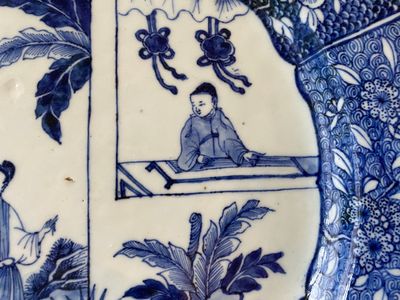 A large Chinese blue and white 'Xi Xiang Ji' dish, Qianlong — 照片 3