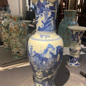 A large Chinese blue and white 'yenyen' vase with figures in a mountainous landscape, Kangxi — photo 12