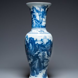 A large Chinese blue and white 'yenyen' vase with figures in a mountainous landscape, Kangxi — photo 2
