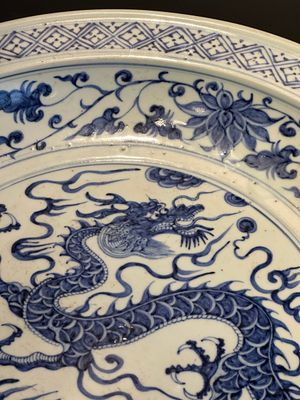 A large Chinese blue and white Yuan-style 'dragon' dish, probably 19th C. — photo 2