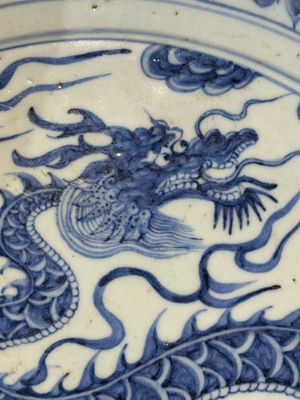 A large Chinese blue and white Yuan-style 'dragon' dish, probably 19th C. — photo 29