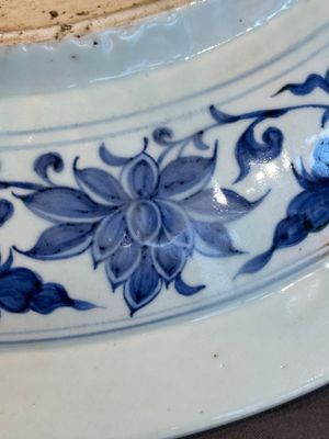 A large Chinese blue and white Yuan-style 'dragon' dish, probably 19th C. — photo 9