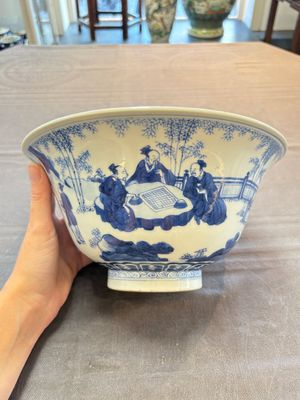A large Chinese blue and white 'Zhu Lin Qi Xian 竹林七賢' bowl, Kangxi — 照片 1