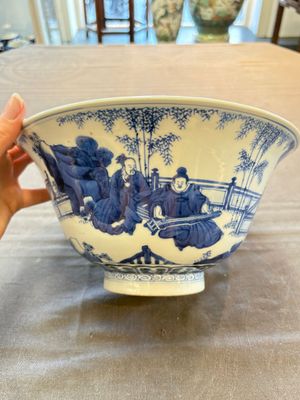 A large Chinese blue and white 'Zhu Lin Qi Xian 竹林七賢' bowl, Kangxi — 照片 3