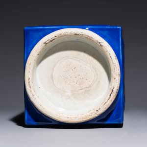 A large Chinese blue-glazed 'Cong' vase with trigrams, 19th C. — photo 10