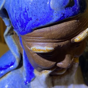 A large Chinese blue-glazed Shiwan pottery 'immortal' figure, 19th C. — photo 18