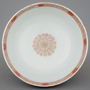 A large Chinese blue ground bowl with gilt decorations, 18th C. — 照片 6